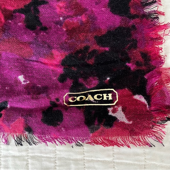 NWT Coach sample scarf w/berry floral motif. - Picture 2 of 10